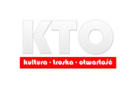 Logotyp Fundacji KTO. Logo znajduje się na białym tle. Znajduję się na nim biały napis KTO oraz rozwinięcie na czerwonym pasku: kultura - troska - otwartość.