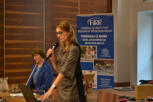 dr Kamila Miller-Zdanowska oraz Anna Rozborska - wiceprezeska naszej fundacji podczas otwarcia warsztatów z echolokacji