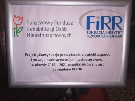 Tabliczka informująca, że projekt jest współfinansowany ze środków PFRON