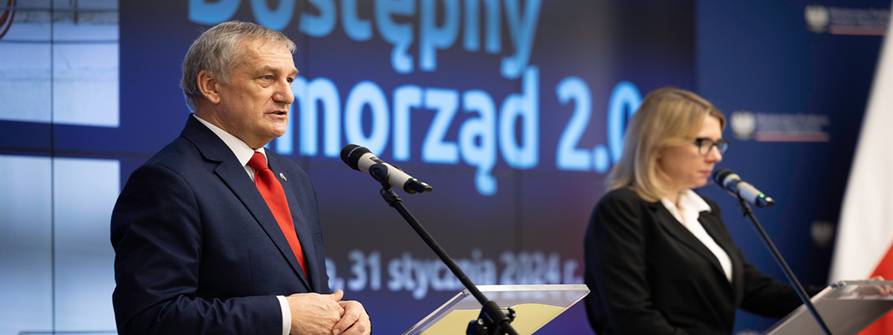 Wiesław Szczepański oraz podsekretarz stanu w Ministerstwie Funduszy i Polityki Regionalnej Monika Sikora